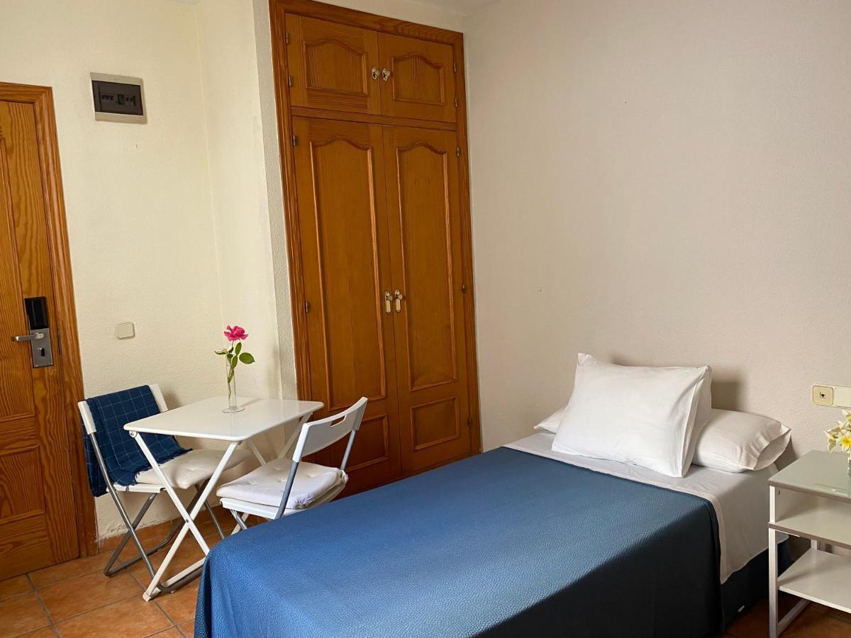 Hostal Moscatel Malaga Exterior photo
