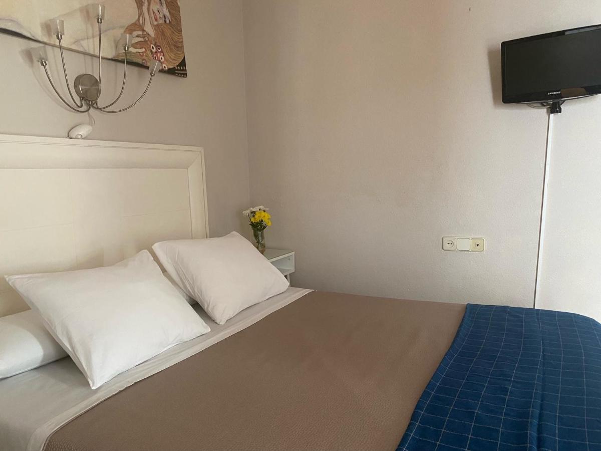Hostal Moscatel Malaga Exterior photo